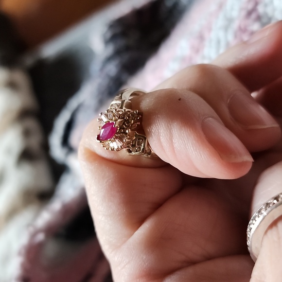 Beautiful Alwand Vahan 10k Yellow Gold Ruby Diamond Ring Size 5 or 5.5 - Picture 9 of 17